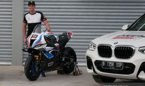 Pebalap tim BMW Motorrad WorldSBK Michael Van Der Mark di Sirkuit Pertamina Mandalika, Lombok, NTB. (19/11/2021) (ANTARA/Aditya E.S. Wicaksono)
