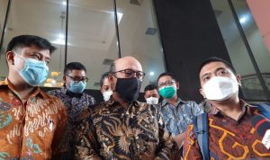 Mantan penyidik KPK Novel Baswedan dan sejumlah mantan pegawai KPK yang tidak lulus TWK memberikan keterangan pers usai mengikuti sosialisasi pengangkatan sebagai ASN Polri di Mabes Polri, Jakarta Selatan, Senin (6/12/2021). ANTARA/Laily Rahmawaty