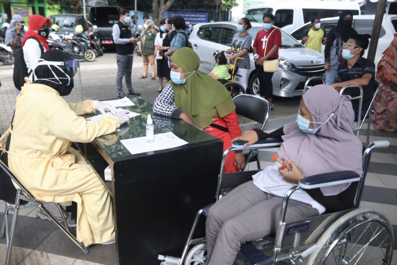 Ilustrasi: Pelaksanaan vaksinasi bagi para penyandang disabilitas di kantor Dinas Sosial, Pemberdayaan Perempuan, dan Perlindungan Anak, Pengendalian Penduduk, dan Keluarga Berencana (Dinsos-P3AP2KB), di Kota Malang, Jawa Timur, Rabu (18/8/2021). ANTARA/HO-Humas Pemkot Malang