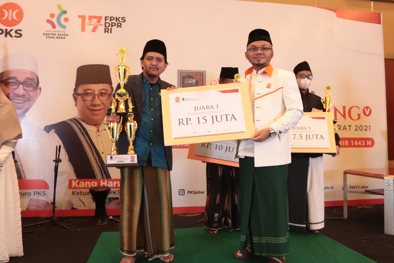 Agus Solahuddin ansory santri dari Bandung Barat berhasil meraih juara pertama lomba baca Kitab Kuning yang diselenggarakan oleh DPW PKS Jabar