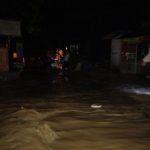 Banjir yang merendam jalan raya dan sejumlah permukiman warga di Kelurahan/Kecamatan Palabuhanratu, Kabupaten Sukabumi, Jabar akibat meluapnya Sungai Canghegar pada Kamis, (23/12). Antara/HO/Supriadi