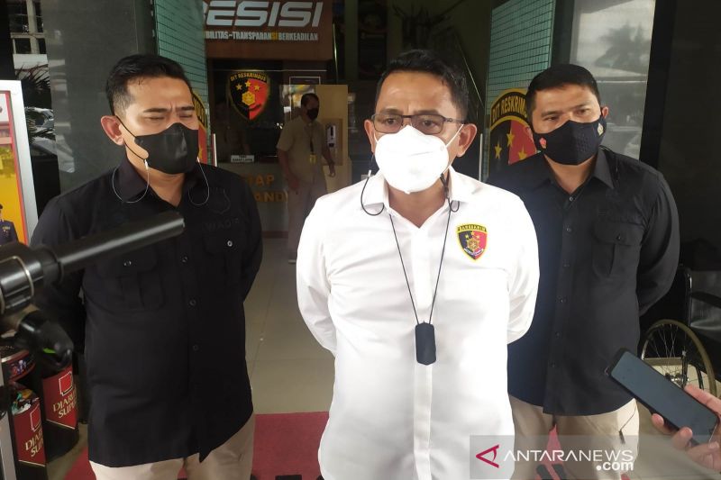 Direktur Reserse Kriminal Khusus Polda Jawa Barat Kombes Pol Arief Rachman ketika memberikan keterangan mengenai penangkapan Sindikat pemalsu Kartu Prakerja