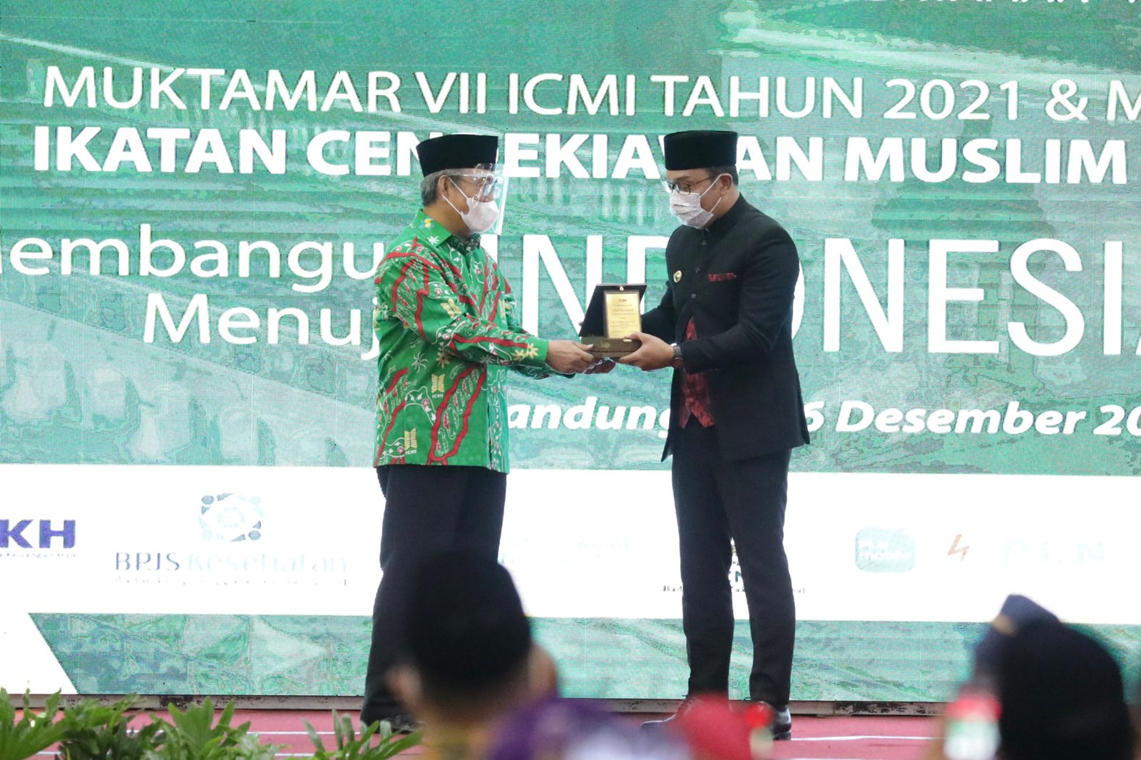 ICMI Iptek Award. diberikan kepada Ridwan Kamil dalam bentuk penghargaan karena diangkap sebagai kepala daerah penuh inovasi