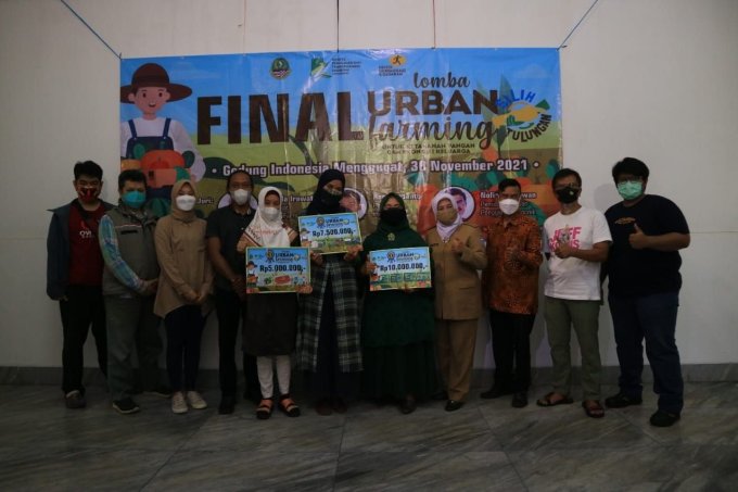 Jaga Ketahanan Pangan Keluarga Melalui Urban Farming