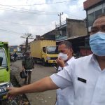 Kepala Dinas Lingkungan Hidup (Kadis LHK) Kabupaten Sumedang, Yosep Suhayat di Pasar Parakanmuncang, Cimanggung, Sumedang.