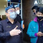 Kadinsos Kota Bandung Tono Rusdiantono ketika menjelaskan ASN Kota Bandung yang menerima Bansos