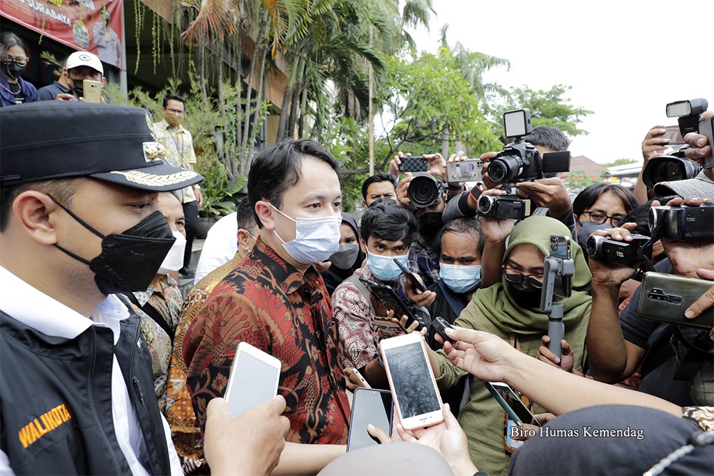 Wakil Menteri Perdagangan Jerry Sambuaga ketika dimintain stetmennya mengenai pemulihan ekonomi dengan melakukan revitalisasi pasar rakyat.