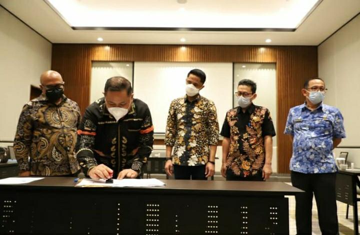 Pemerintah Kabupaten Bandung Barat (KBB) teken MoU dengan PT. Putra Indonesia.