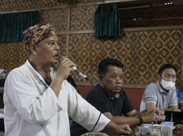 Ketua Komunitas Depok Hijau, Heri saat menyampaikan gagasannya di forum Kongko Pembangunan Bappeda Kota Depok beberapa waktu lalu (istimewa).