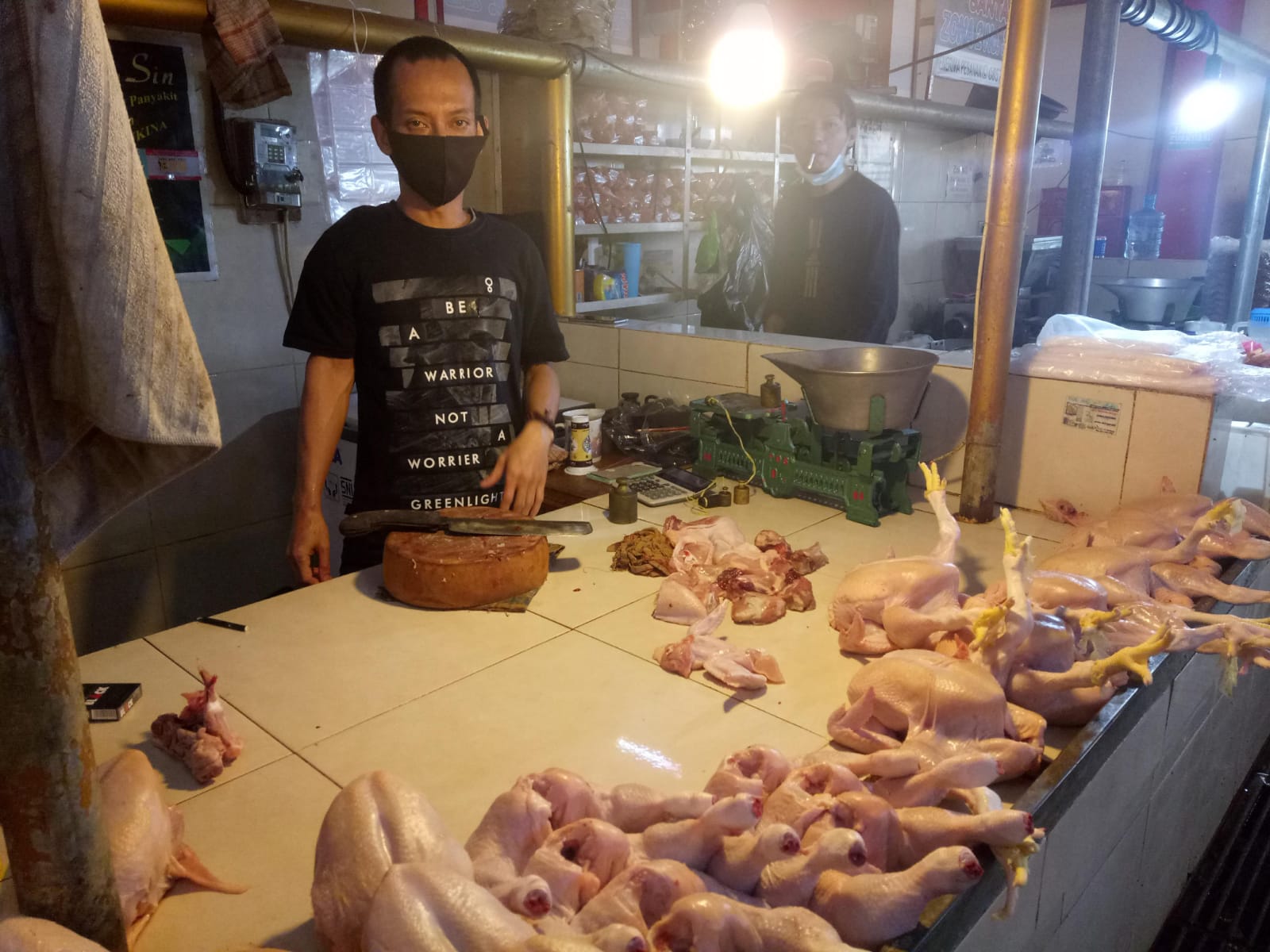 Pedagang ayam potong di Cimahi. (Istimewa)