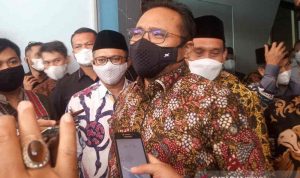 Menteri Agama (Menag) Yaqut Cholil Qoumas mengatakan Kementerian Agama menggandeng KPAI, dan aparat penegak hukum untuk menginvestigasi kasus pelecehan seksual di lembaga pendidikan.di Cirebon, Jawa Barat, Selasa (14/12/2021). (ANTARA/Khaerul Izan)