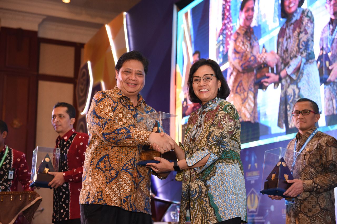 Menko airlangga Hartarto bersama Meneteri Keuangan Sri Mulyani menjadi ujung tombak dalam medesain pemulihan ekonomi nasional