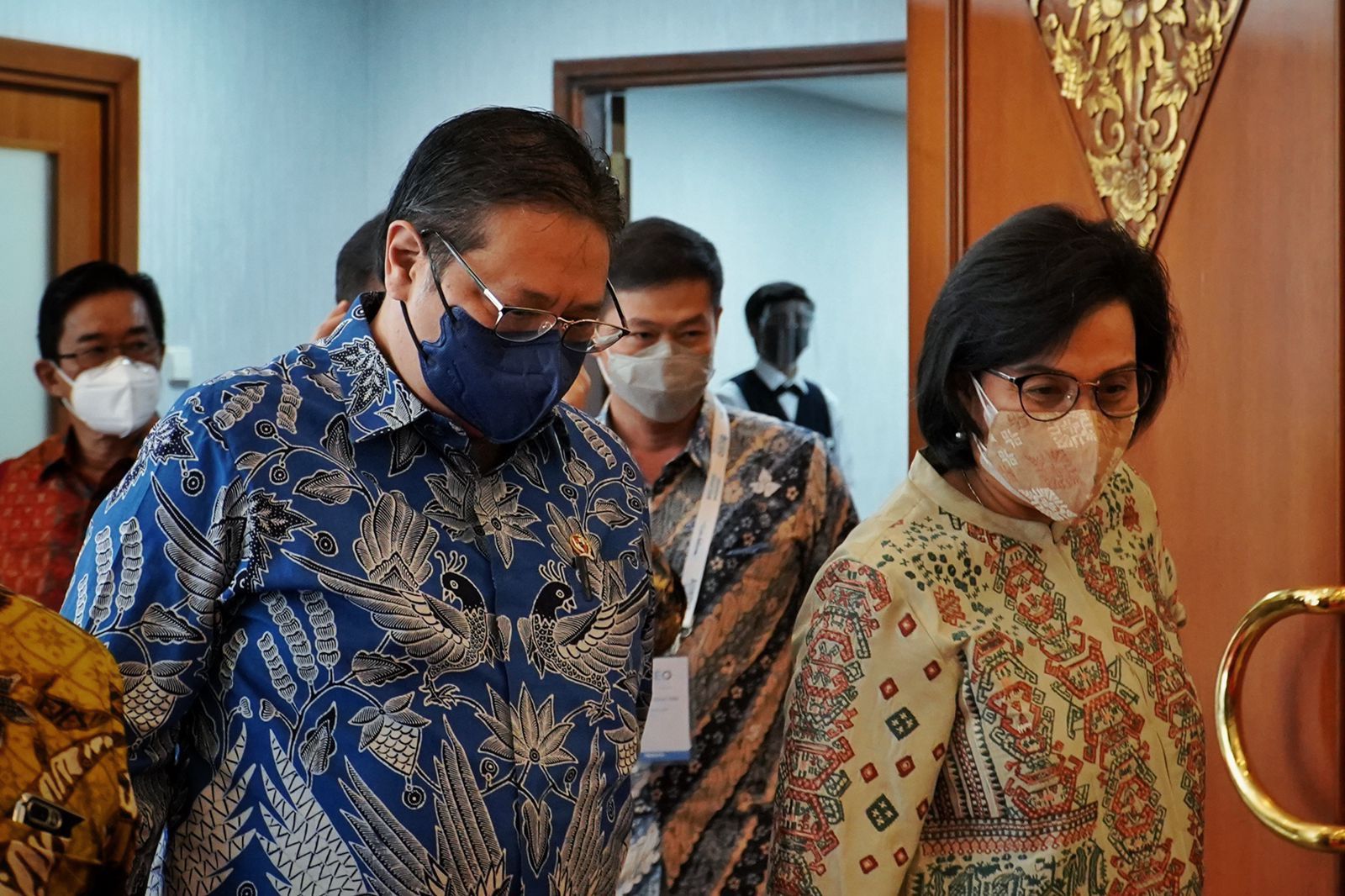 Menteri Koordinator Bidang Perekonomian Airlangga Hartarto bersama menteri keuangan Sri Mulyani selalu bersinergi dan berjuan untuk memulihkan perekonomian Indonesia