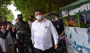 Menteri Koordinator Bidang Perekonomian Airlangga Hartarto dinilai berhasil melakukan pemulihan ekonomi berdasarkan hasil survei SMRC