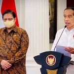 Presiden Joko Widodo didampingi Menteri Koordinator Bidang Perekonomian Airlangga Hartarto tengah memaparkan perkembangngan pertumbuhan ekonomi dan inflasi terkendali di Indoneasia
