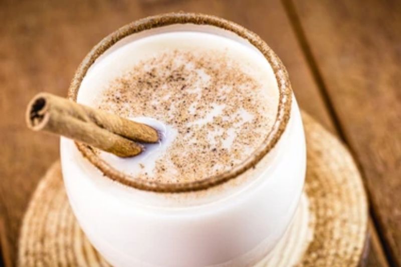 Minuman eggnog yang biasa disajikan saat perayaan Natal atau musim dingin (ANTARA/Shutterstock/RHJPhtoandilustration)