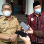 Wakil Wali Kota Bandung ketika memberikan komentarnya atas meninggalnya Mang Oded