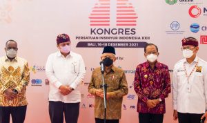 Menko Perekonomian Airlangga Hartarto dalam Kongres PII di Bal