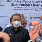 Wali Kota Bandung, Oded M Danial seusai melaunching Kampung Wisata di Kecamatan Cinambo. Rabu (1/12). (Istimewa)