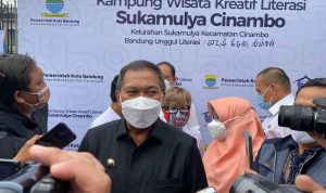 Wali Kota Bandung, Oded M Danial seusai melaunching Kampung Wisata di Kecamatan Cinambo. Rabu (1/12). (Istimewa)