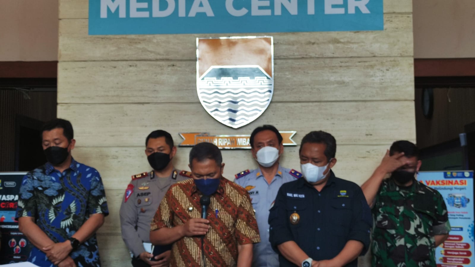 Pemerintah Kota (Pemkot) Bandung resmi memutuskan kebijakan PPKM level 3, Jumat (3/12). (Foto: Sandi Nugraha/Jabar Ekspres).