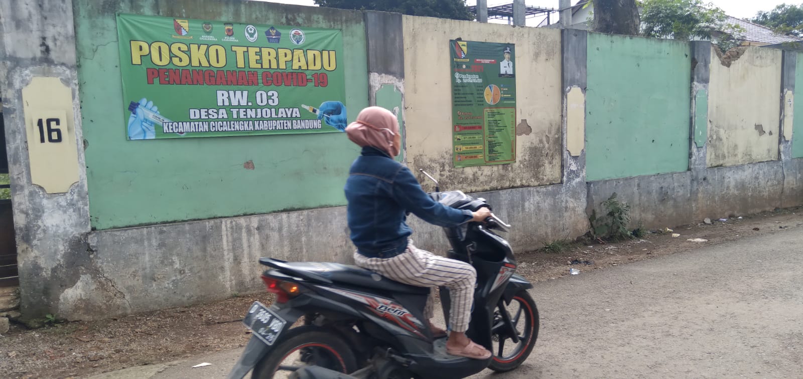 Lingkungan Desa Tenjolaya, Kecamatan Cicalengka, Kabupaten Bandung. (Jabar Ekspres)