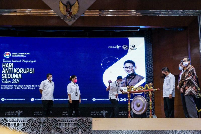 Menteri Pariwisata dan Ekonomi Kreatif Sandiaga Uno saat menghadiri Peringatan Hari Korupsi Sedunia (Hakordia) Tahun 2021 di Balairung Soesilo Soedarman, Jakarta, Senin (13/12). ANTARA/HO-Kemenparekraf