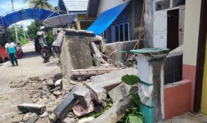Kerusakan bangunan akibat gempa Laut Flores berkekuatan magnitudo (M) 7,4, Selasa (14/12/2021). (Antara/HO-BNPB)