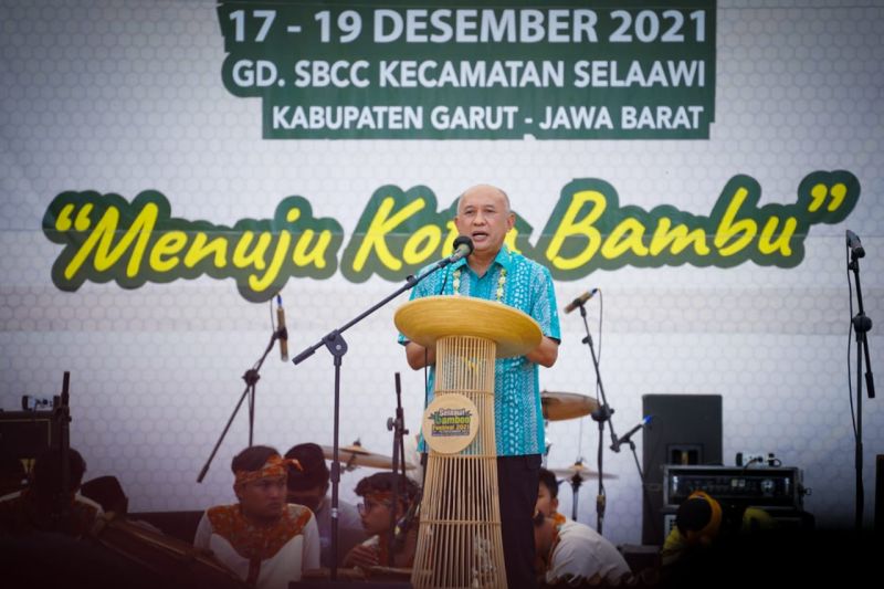 Menteri Koperasi dan UKM Teten Masduki acara pembukaan Selaawi Bamboo Festival 2021 di Gedung Selaawi Bamboo Creative Center (SBCC), Kecamatan Selaawi, Kabupaten Garut, Jawa Barat, Sabtu (18/12). ANTARA/HO-KemenkopUKM