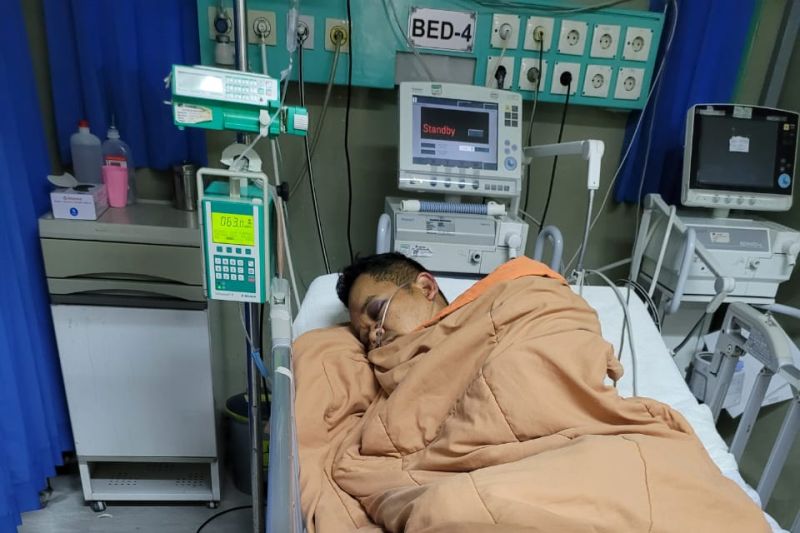 Mantan Jaksa KPK Riyono menjalani perawatan medis di ruang ICU Rumah Sakit Al Islam, Bandung, usai alami kecelakaan olahraga lari di Bandung, Sabtu (19/12/2021). (ANTARA/HO-Pusat Penerangan Hukum Kejati DKI)