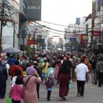VARIAN OMICRON: Ilustrasi mobilitas masyarakat di tengah pandemi, Kota Bandung, (8/5/2021). (Sandi Nugraha/Jabar Ekspres)