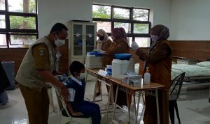 Pelaksanaan Vaksinasi Siswa Sekolah Dasar (Foto: Prajab/Jabar Ekspres)