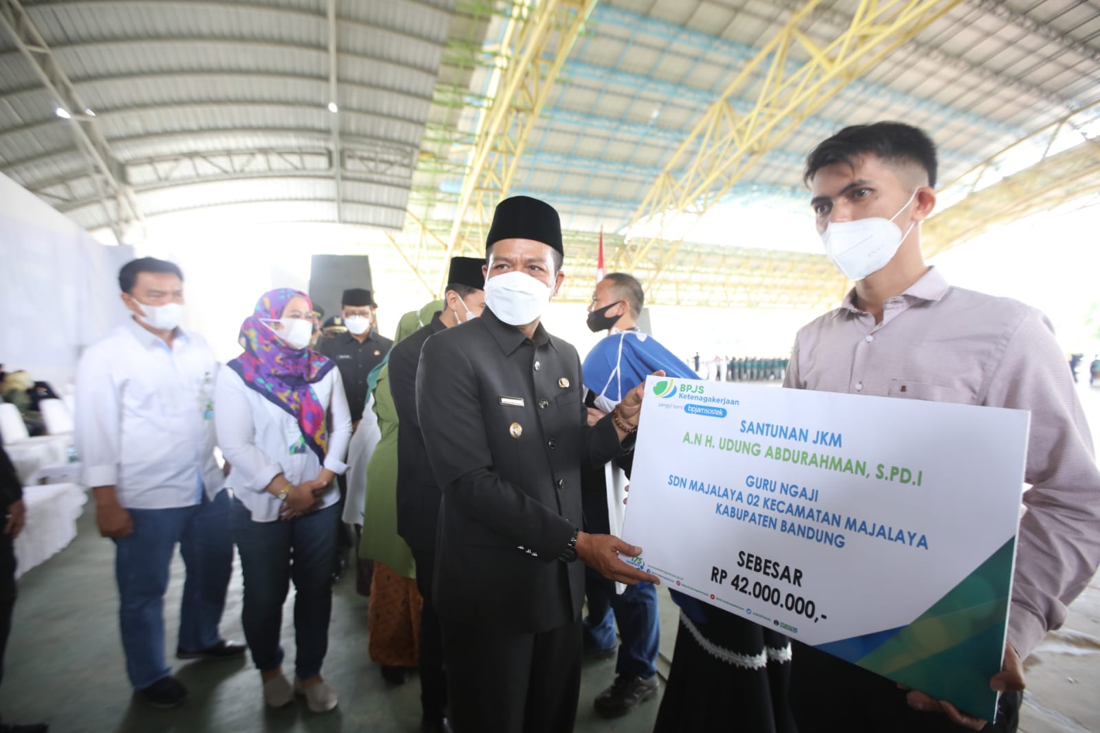 Pemkab Serahkan Santunan Bagi Ahli Waris Guru Ngaji