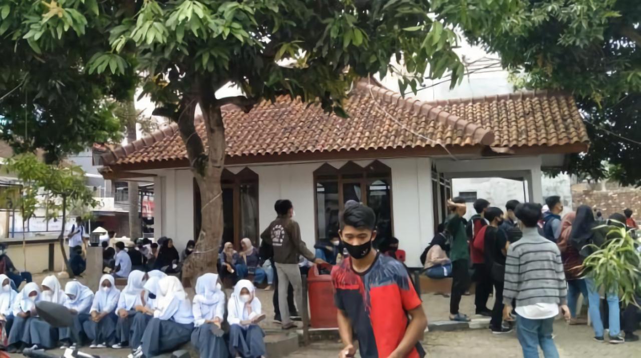 Pelaksanaan vaksinasi di Kecamatan Cimanggung, Kabupaten Sumedang beberapa waktu lalu. (Jabar Ekspres)