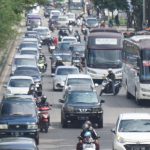 Ilustrasi: Arus lalu lintas kendaraan di Cileunyi Jawa Barat menuju ke arah Nagreg.