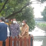 Penataan ulang kawasan bantaran sungai Cidurian, Kecamatan Antapani, Kota Bandung. Senin (27/12). (Foto: Sandi Nugraha/Jabar Ekspres)