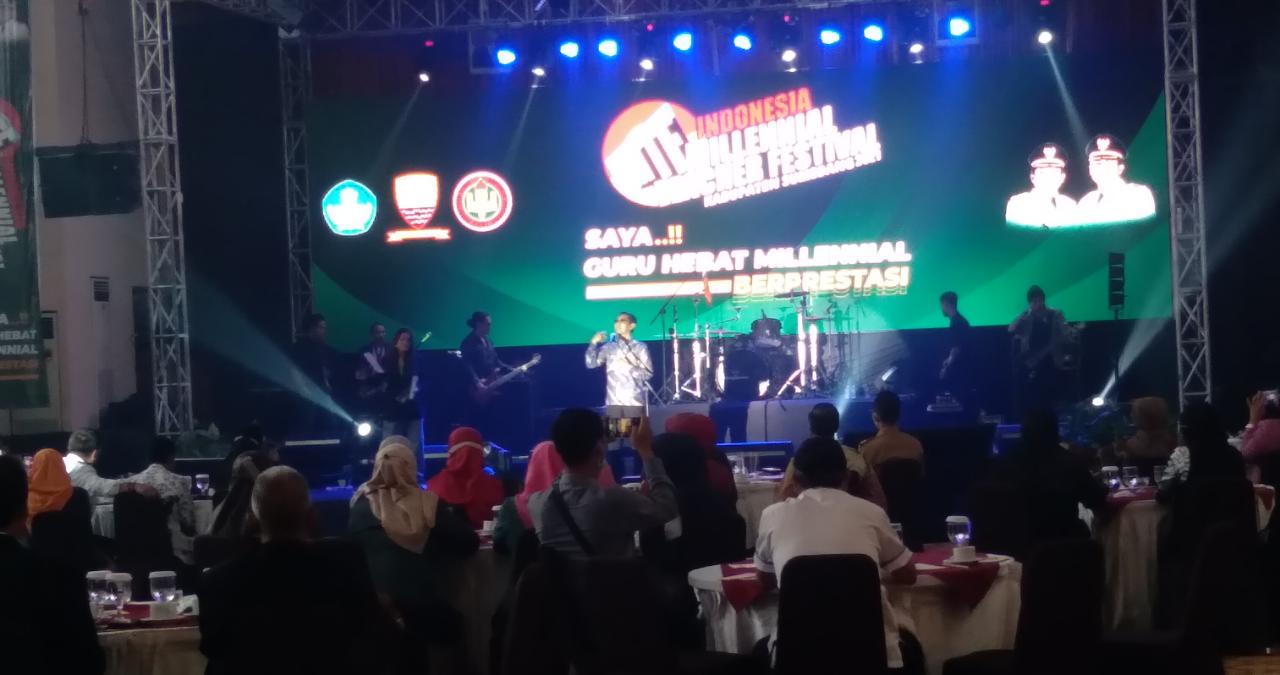 Pelaksanaan acara seminar Indonesian Milenial Teacher Festival (IMTF) di Kabupaten Sumedang. (Jabar Ekspres)