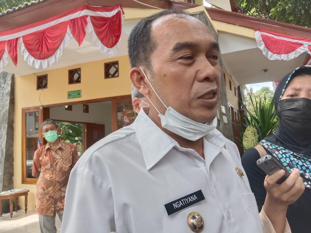 Plt. Wali Kota Cimahi Ngatiyana usai acara di Kantor RW 26 Kelurahan Cibabat, Rabu (29/12).