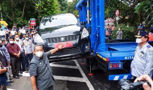 Atasi Parkir Liar, Pemkot Bandung Launching Mobil Derek Hidrolik Otomatis Bernama "BANDREK"
