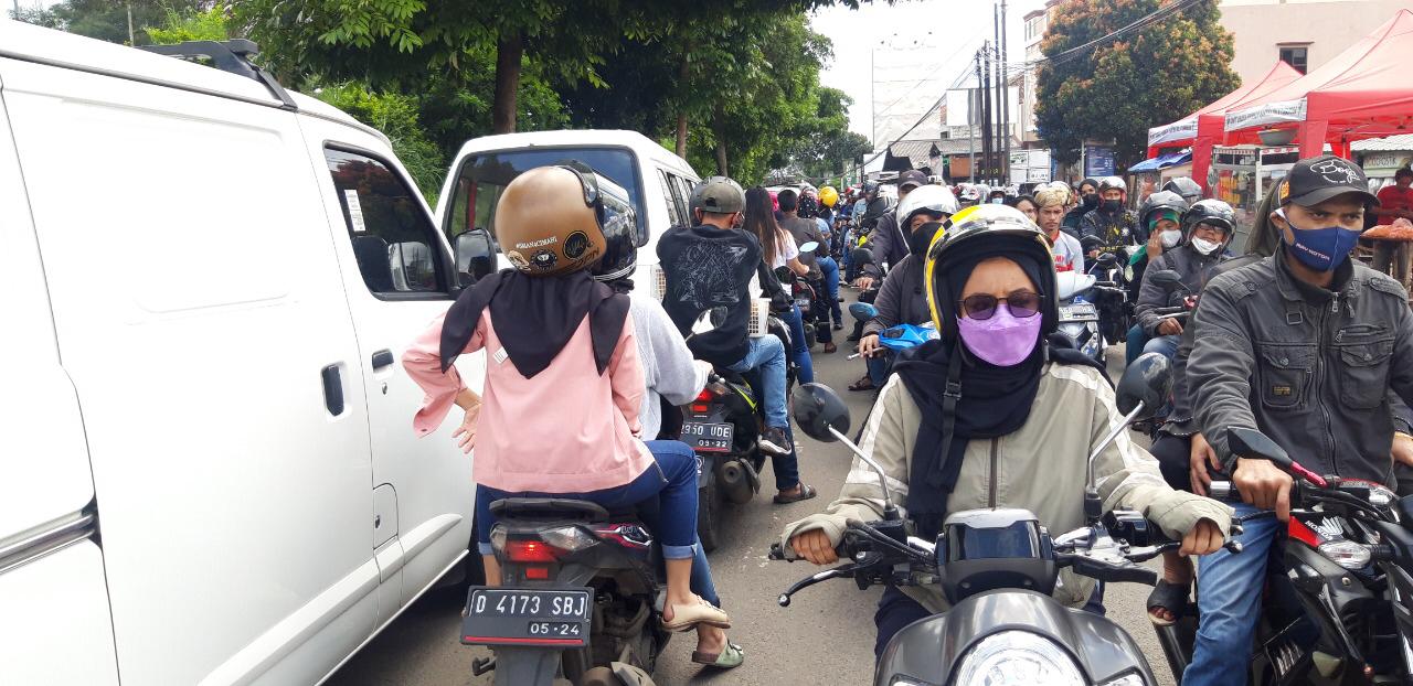 Jelang Pergantian Tahun, Masyarakat Padati Arus Jalan Menuju Lembang