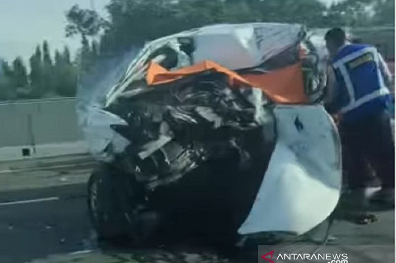 Kecelakaan di km 54 jalan Tol Jakarta-Cikampek. (ANTARA/Tangkap Layar Video Instagram Info Karawang)