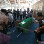 Jenazah Wali Kota Bandung Oded M Danial disemayamkan di Pendopo Rumah Dinas Wali Kota Bandung, Jumat (10/12/2021) ANTARA/Bagus Ahmad Rizaldi
