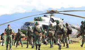 Pasukan TNI hadapi Kelompok Separatis Teroris (Cenderawasih Pos)