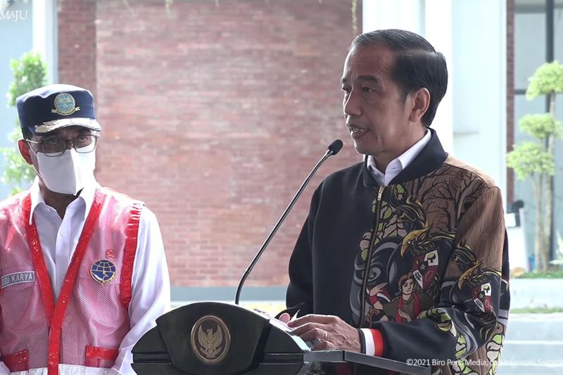 Tangkap layar Presiden Jokowi meresmikan Bandar Udara Ngloram di Cepu, kabupaten Blora, Jawa Tengah, Jumat (17/12/2021). (ANTARA/Desca Lidya Natalia)