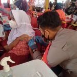 Pelaksanaan vaksinasi anak yang diselenggarakan Polda Jawa Barat, di Taman Hutan Raya, Jalan Ir H Djuanda, Cimenyan, Kabupaten Bandung, Kamis (6/1).