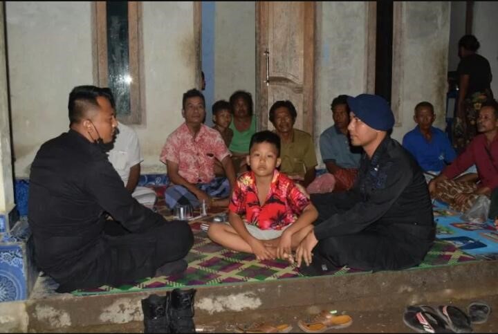 Bocah 9 tahun yang dinyatakan hilang selama 17 bulan lalu, kini sudah berkumpul lagi ditengah-tengah keluarganya. Foto: Antara/Humas Polres Lombok tengah