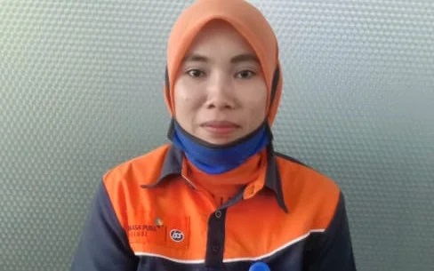 Dewi lestari, petugas kebersihan Bandara Kualanamu yang menemukan emas 97 gram. Foto: Dok PT Angkasa Pura II