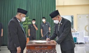 Bupati Bandung Dadang Supriatna, mengukuhkan Uben Yunara sebagai Komisaris Utama PT BPR Kerta Raharja,