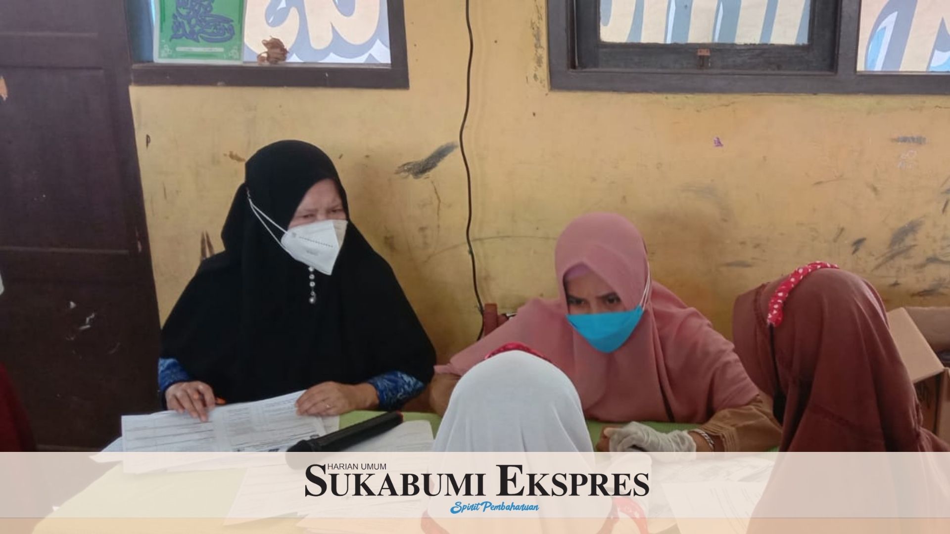 VAKSINASI : Kegiatan vaksinasi anak usia 6-11 tahun yang dilaksanakan di tingkat Sekolah Dasar di Kecamatan Cikakak, Kabupaten Sukabumi