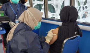 Ilustrasi : Pelaksanaan Vaksin di RSUD Al Ihsan Baleendah, Kabupaten Bandung, belum lama ini. (Yully S Yulianty/Jabar Ekspres)